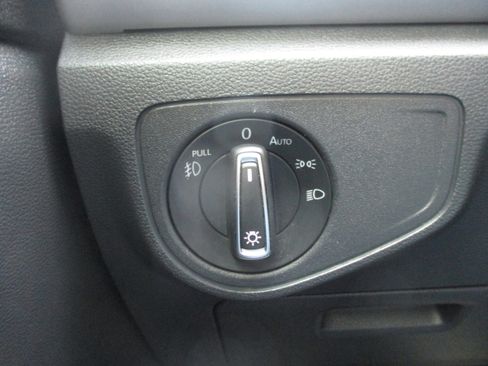 Used 2019 Volkswagen Atlas SEL Premium image 12