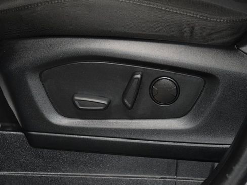 Used 2022 Ford Explorer XLT image 40