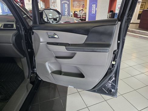 Used 2017 Honda Odyssey EX-L image 12