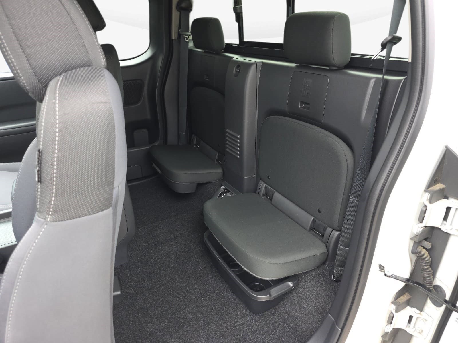 Used 2025 Nissan Frontier SV RWD image 11