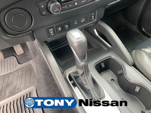 Used 2022 Nissan Frontier SV w/ SV Premium Package RWD image 17