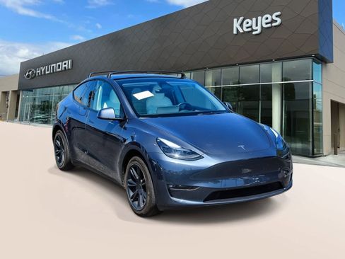 Used 2023 Tesla Model Y Long Range image 3
