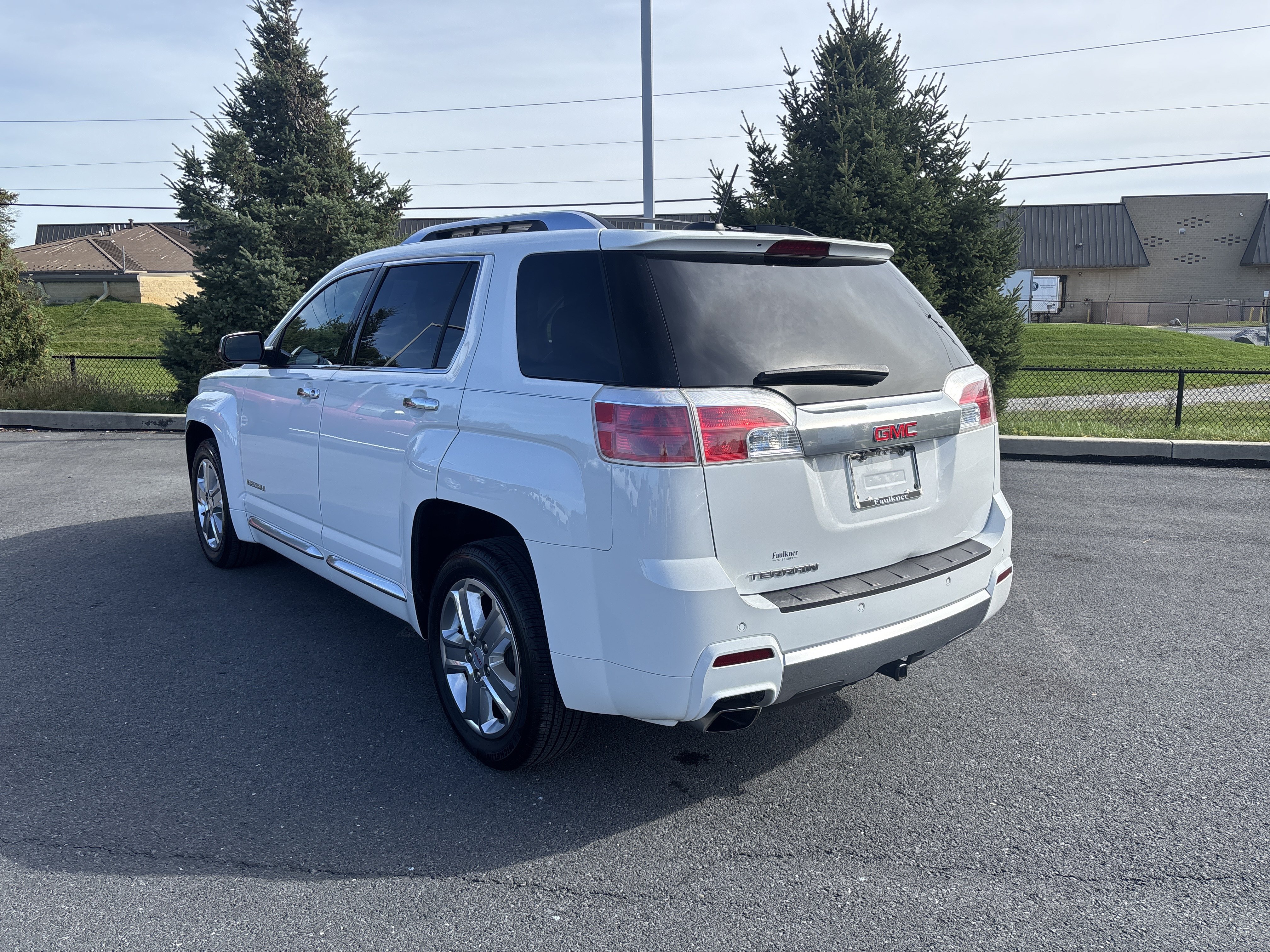 Used 2015 GMC Terrain Denali w/ Cargo Package FWD image 16