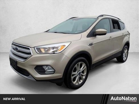 Used 2018 Ford Escape SE image 1