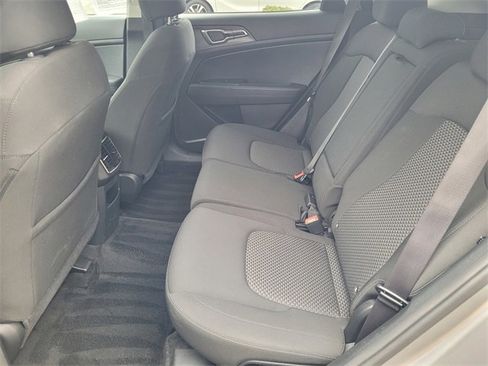Used 2024 Kia Sportage LX image 8