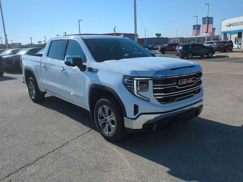 Used 2024 GMC Sierra 1500 SLT image 2