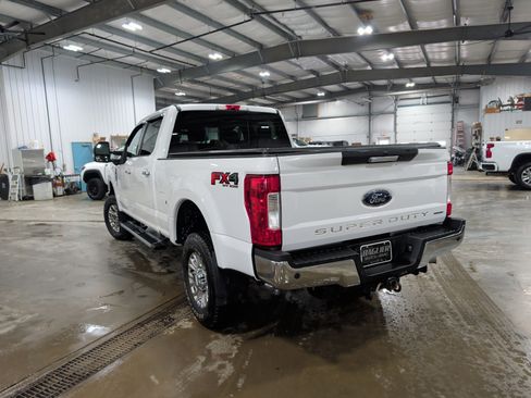 Used 2017 Ford F250 XLT w/ XLT Premium Package image 4