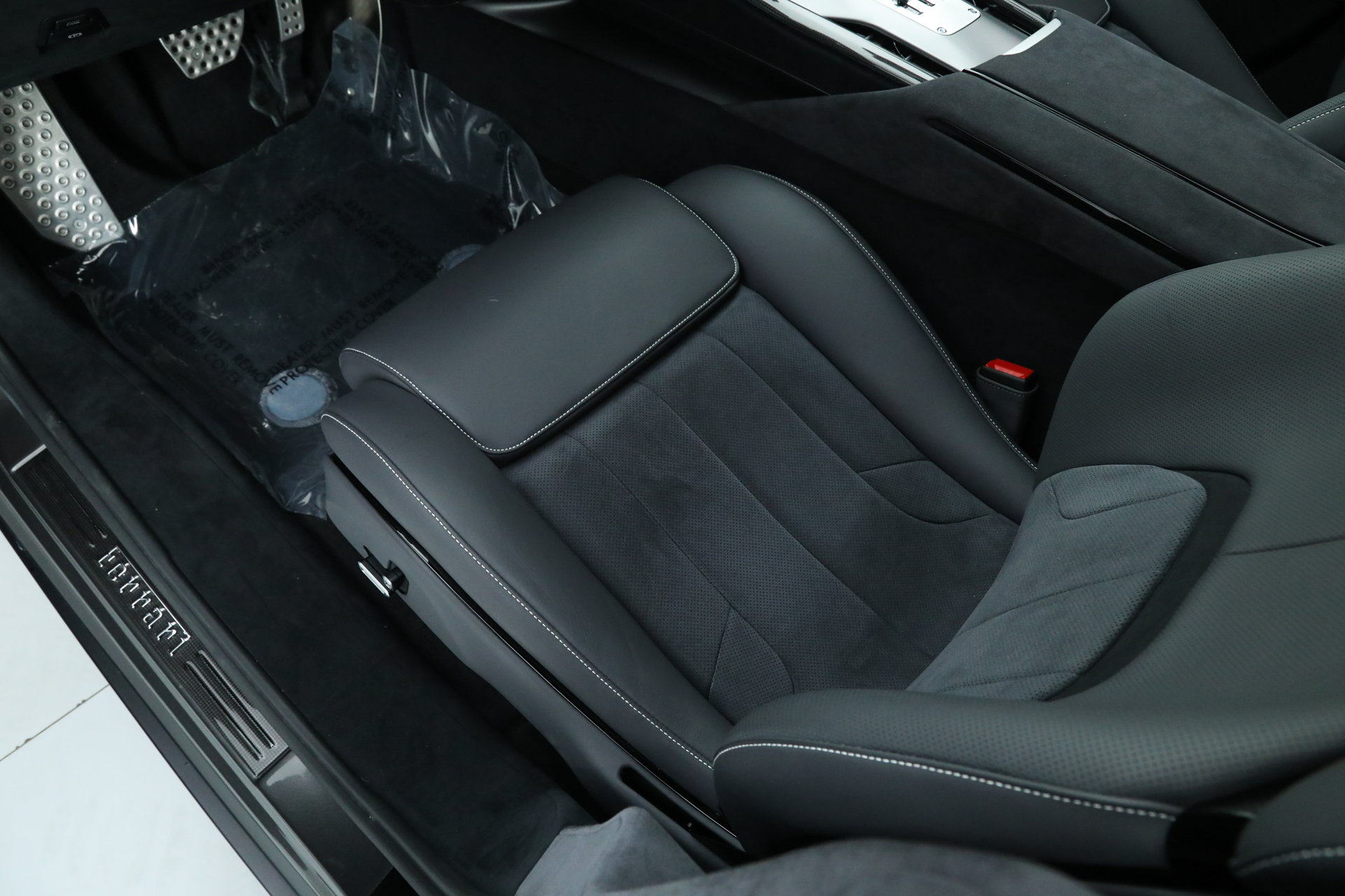 Used 2025 Ferrari Purosangue AWD/4WD image 31