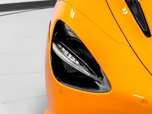 Used 2026 McLaren 750S RWD image 37