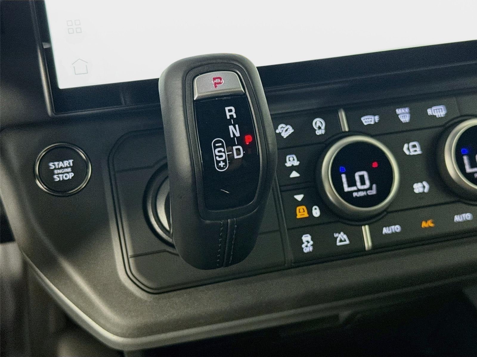 New 2026 Land Rover Defender 130 X-Dynamic SE AWD/4WD image 19