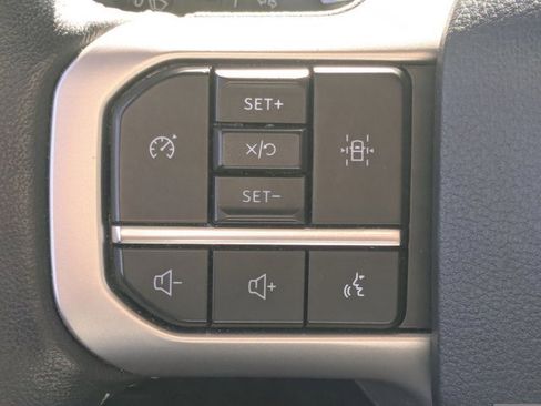 Used 2024 Ford Expedition XLT image 29