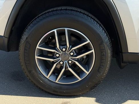 Certified 2020 Jeep Grand Cherokee Limited w/ Luxury Group II image 5