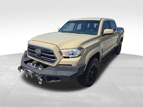 Used 2018 Toyota Tacoma SR5 AWD/4WD image 10
