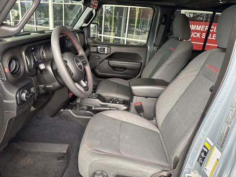 Used 2024 Jeep Wrangler Unlimited Rubicon w/ Safety Group AWD/4WD image 15