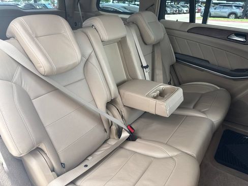 Used 2016 Mercedes-Benz GL 550 4MATIC image 14