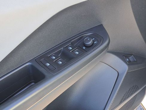 Used 2023 Volkswagen Taos SE w/ Panoramic Sunroof Package image 30