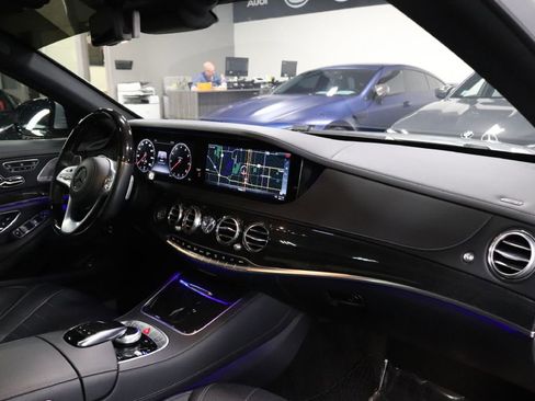Used 2018 Mercedes-Benz S 560 Sedan image 24