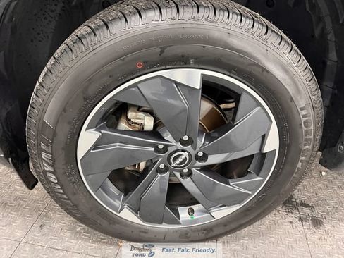 Used 2025 Nissan Rogue SV AWD/4WD image 19