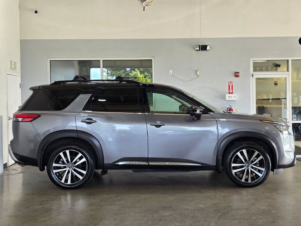 Used 2025 Nissan Pathfinder Platinum AWD/4WD image 4