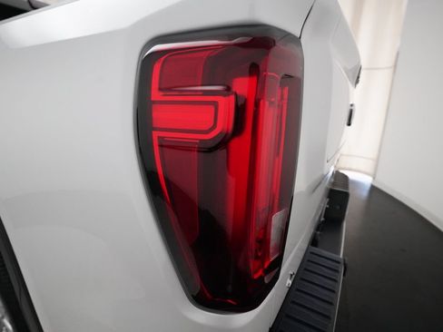 Used 2022 GMC Sierra 1500 Denali w/ Denali Premium Package AWD/4WD image 32