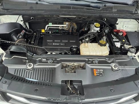 Used 2019 Chevrolet Trax LT w/ LT Convenience Package image 24