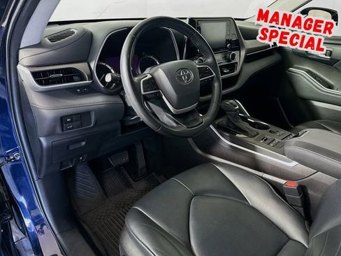 Used 2022 Toyota Highlander XLE AWD/4WD image 10