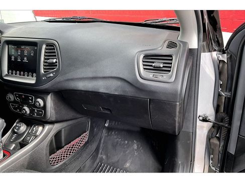 Used 2021 Jeep Compass Trailhawk AWD/4WD image 17