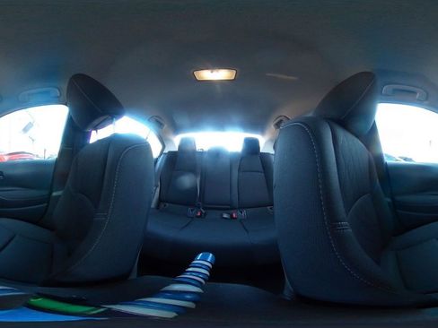 Used 2025 Toyota Corolla LE image 40