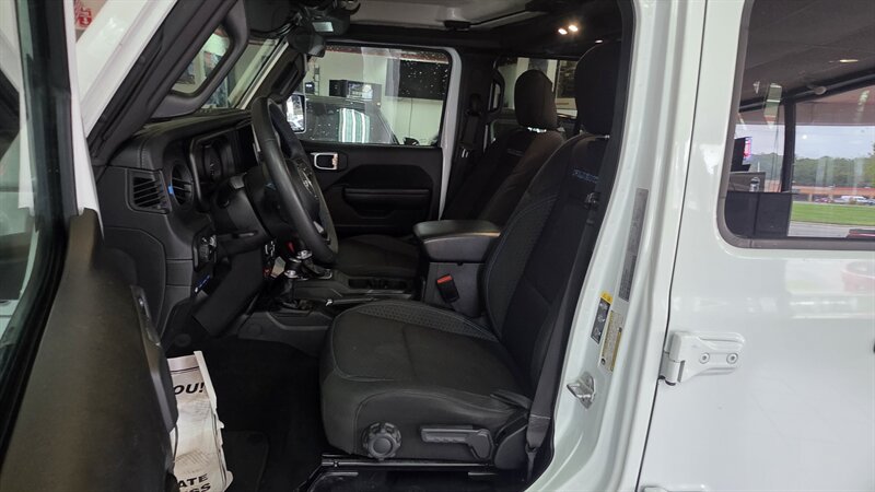 Used 2024 Jeep Wrangler Unlimited Rubicon 4xe AWD/4WD image 9