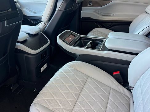 New 2026 Lincoln Navigator L Black Label AWD/4WD image 9