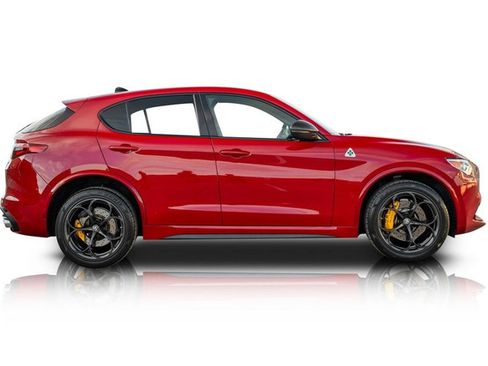 Used 2020 Alfa Romeo Stelvio Quadrifoglio image 2