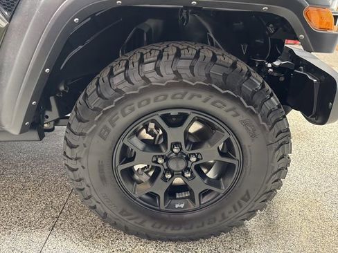 Used 2022 Jeep Wrangler Sport AWD/4WD image 25