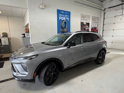 Used 2025 Buick Envision Sport Touring image 4