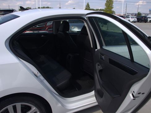 Used 2017 Volkswagen Jetta SEL image 29