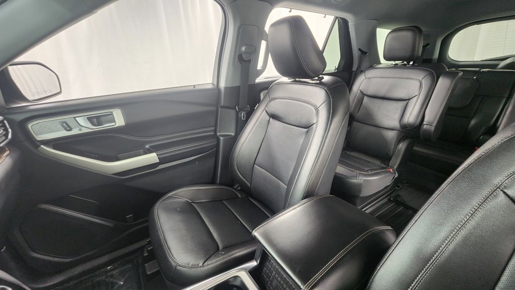 Used 2022 Ford Explorer Limited w/ Equipment Group 301A AWD/4WD image 13