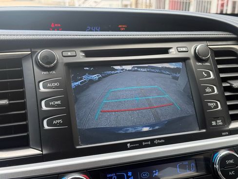 Used 2018 Toyota Highlander XLE FWD image 10