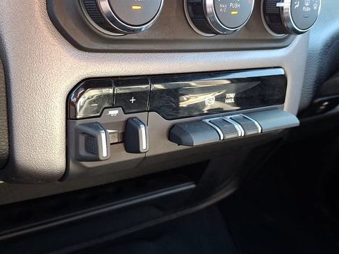 Used 2024 RAM 2500 Big Horn AWD/4WD image 24