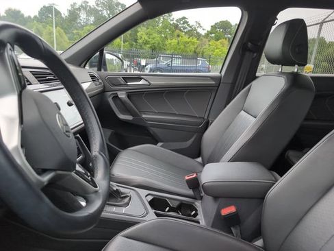 Used 2022 Volkswagen Tiguan SE R-Line FWD image 2