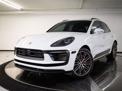 Certified 2025 Porsche Macan S AWD/4WD image 1