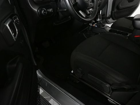 Used 2018 Jeep Wrangler Unlimited Sport S AWD/4WD image 7