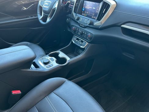 Used 2024 GMC Terrain Denali w/ Denali Premium Package AWD/4WD image 15