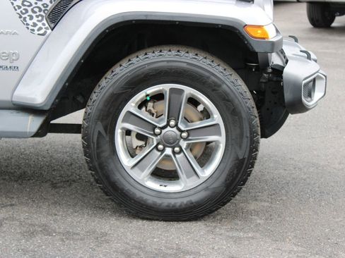 Used 2020 Jeep Wrangler Unlimited Sahara AWD/4WD image 12