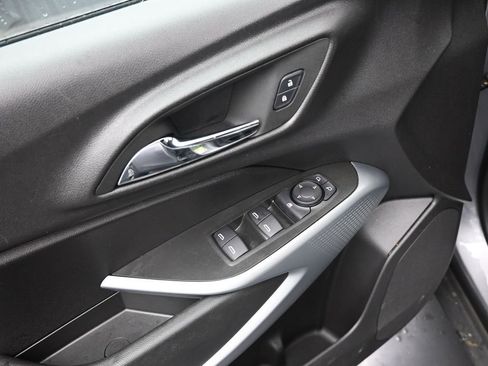 Used 2025 Chevrolet Trax LS image 24