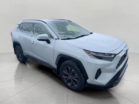 Used 2018 Toyota RAV4 XLE image 1