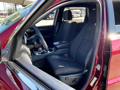 Used 2019 Jeep Grand Cherokee Laredo image 8