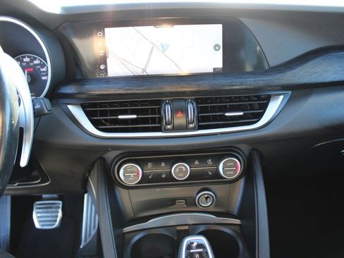 Used 2022 Alfa Romeo Stelvio Sprint image 17