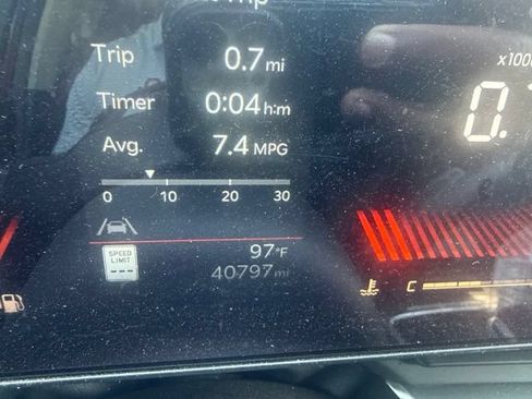 Used 2025 Kia Carnival EX FWD image 12