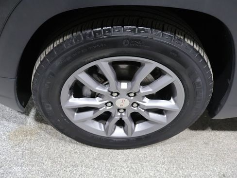 Used 2024 GMC Terrain SLT AWD/4WD image 9