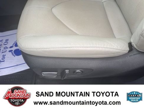 Used 2024 Toyota Grand Highlander Limited image 15