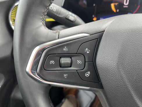 Used 2025 Chevrolet Trax ACTIV w/ Sunroof Package FWD image 18
